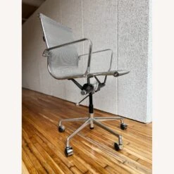 Laura Davidson Soho Mesh Management Chair