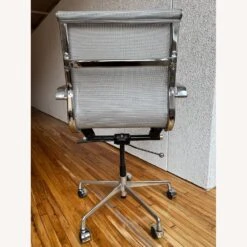 Laura Davidson Soho Mesh Management Chair -Othe Furniture Store 1500 1500 frame 0 1135