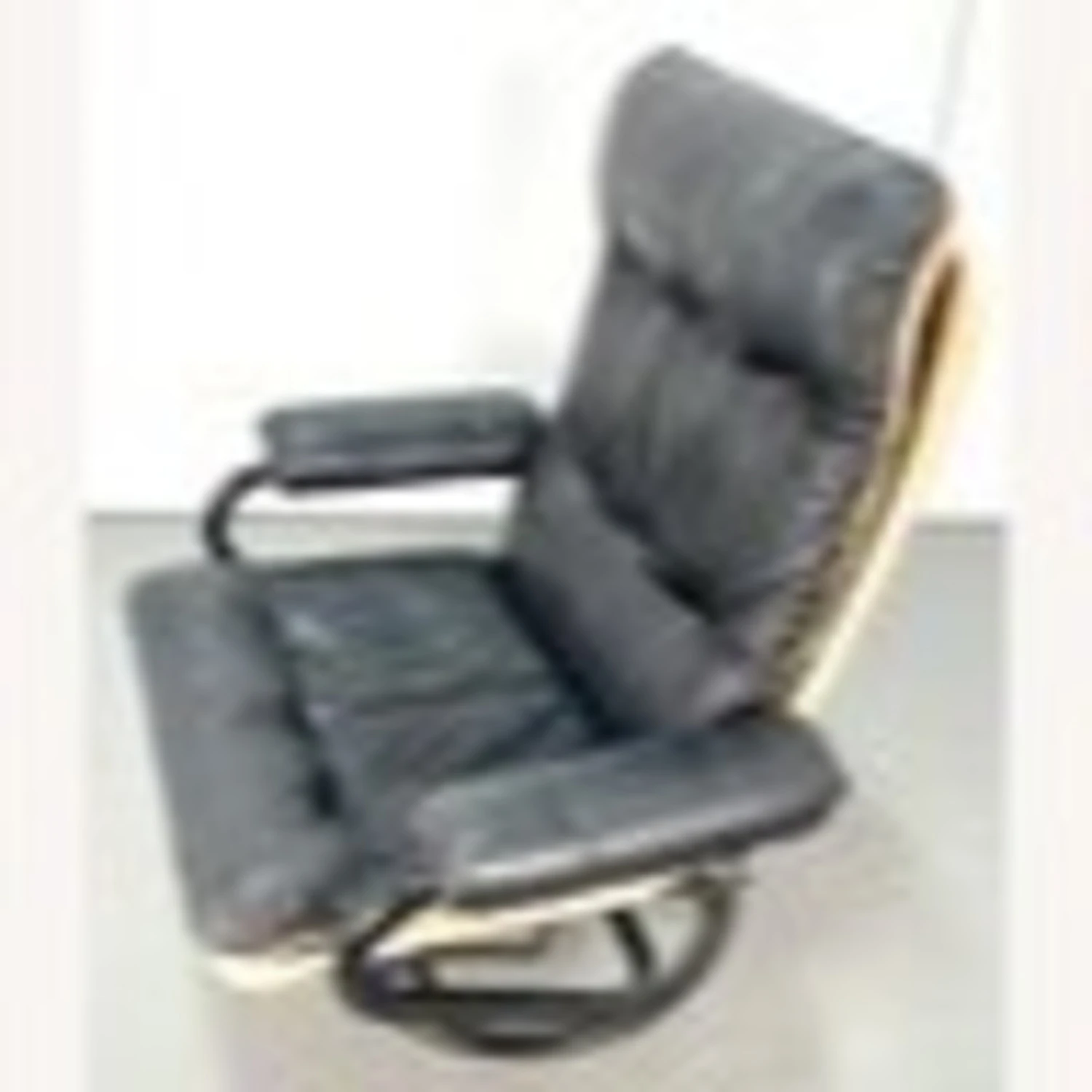 Leather Reclining Lounge Chair By Chairworks 2 Leather Reclining Lounge Chair By Chairworks - Image 2