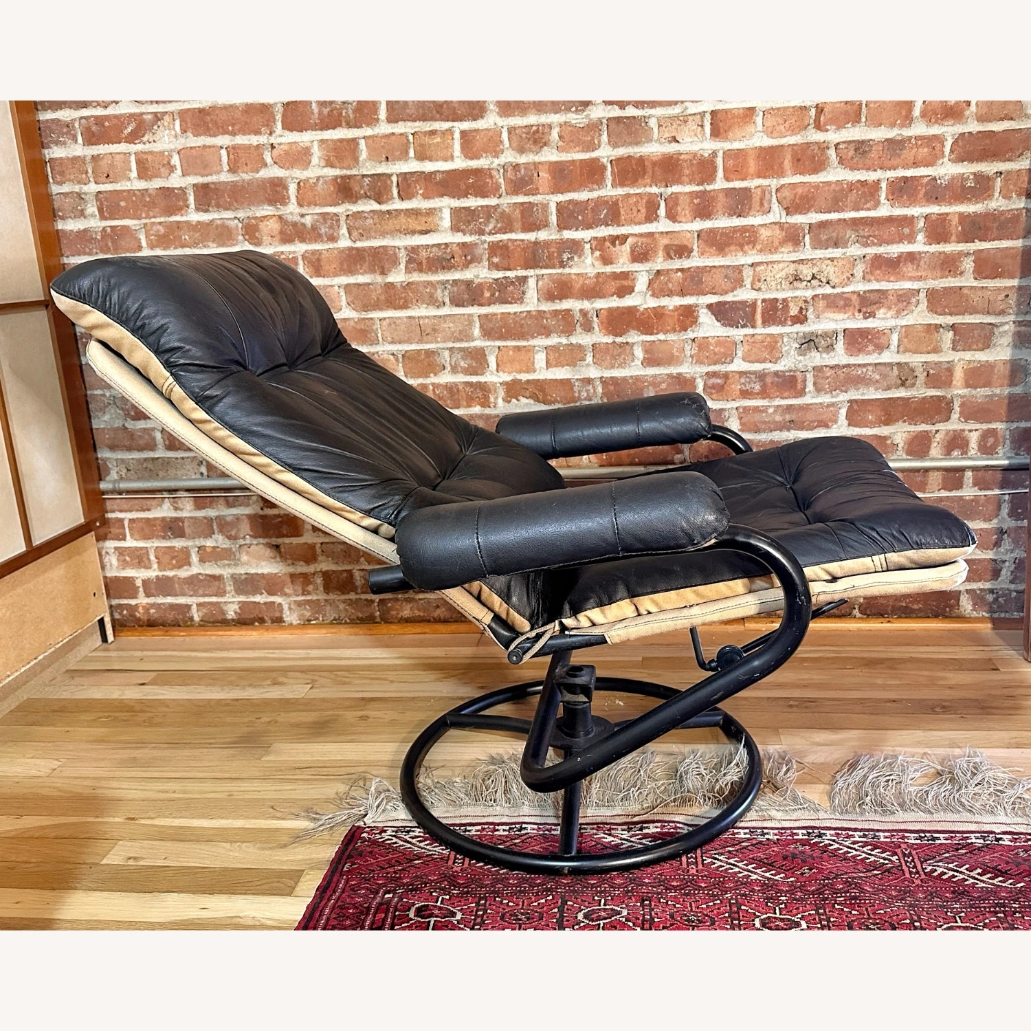 Leather Reclining Lounge Chair By Chairworks 4 Leather Reclining Lounge Chair By Chairworks - Image 4