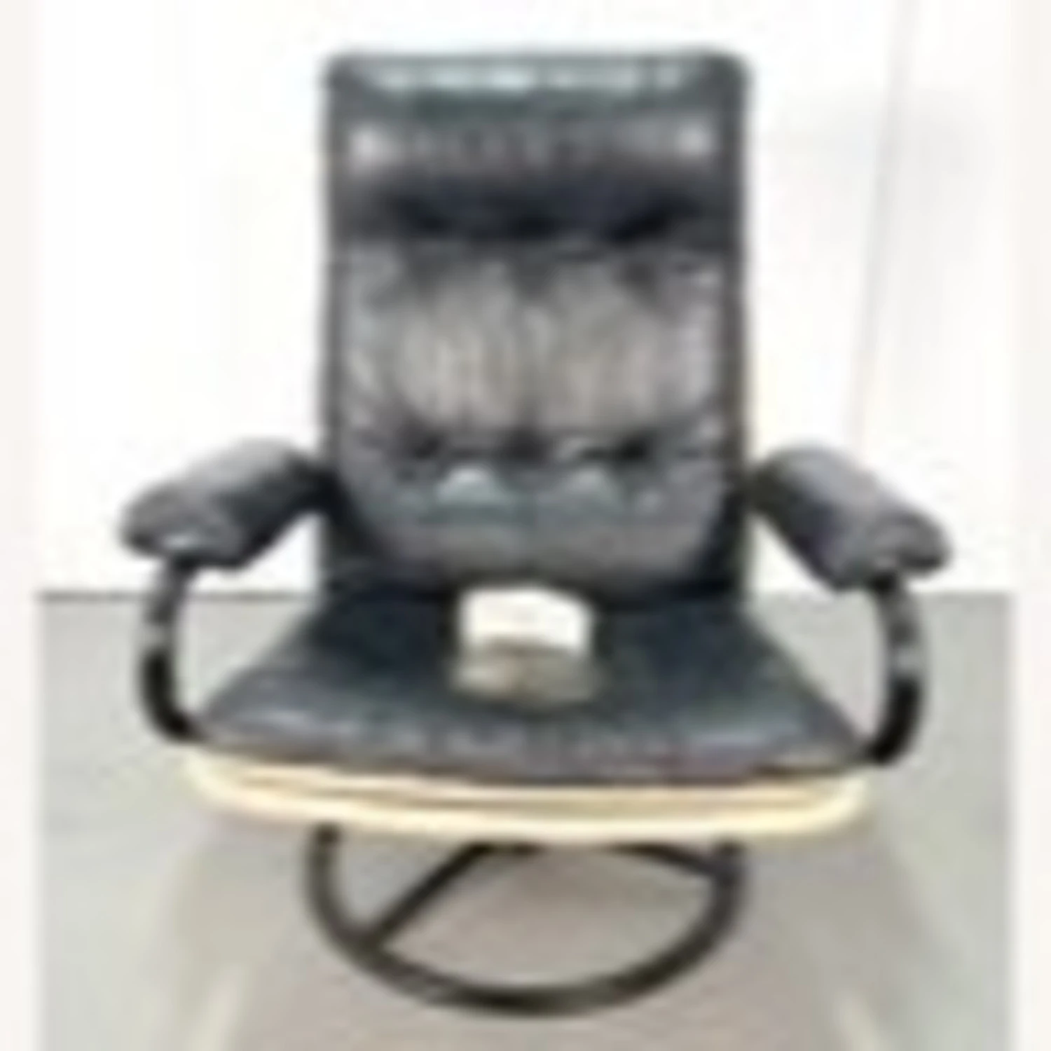 Leather Reclining Lounge Chair By Chairworks 5 Leather Reclining Lounge Chair By Chairworks - Image 5