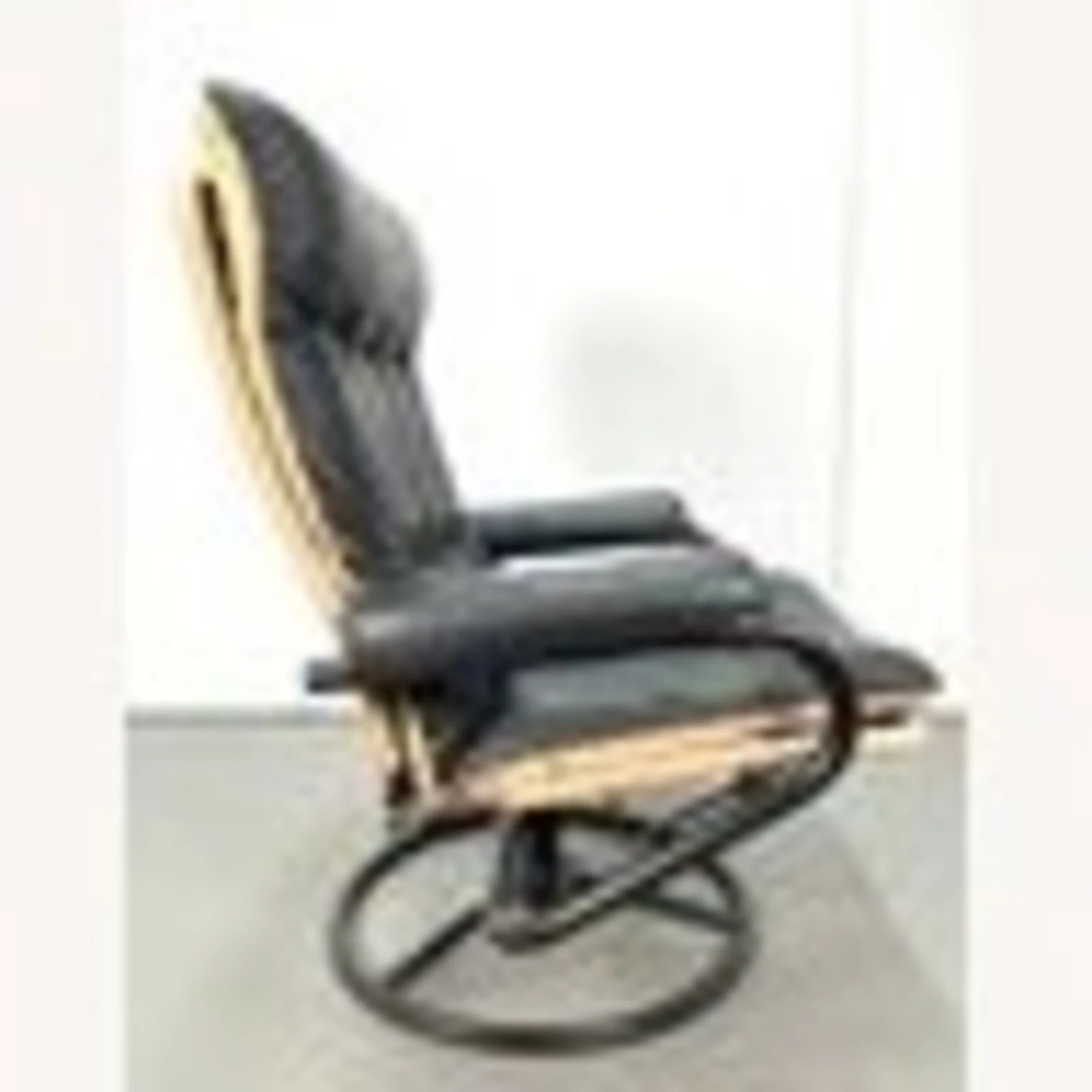 Leather Reclining Lounge Chair By Chairworks 6 Leather Reclining Lounge Chair By Chairworks - Image 6